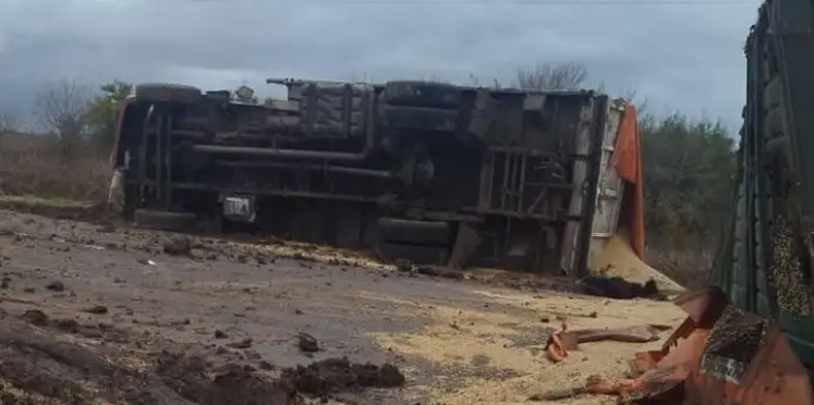 Otra vez la ruta 12: Vuelco y accidente en cadena cerca de Nogoyá