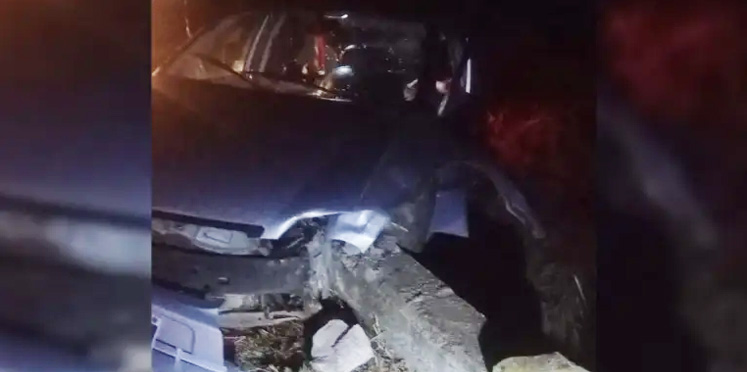 Se habría dormido al volante y terminó chocando contra un puente en la Ruta 130