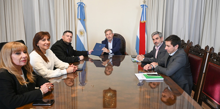 Frigerio firmó con el intendente de Feliciano un convenio para financiar obras de infraestructura sanitaria