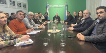 La provincia mejoró la propuesta salarial para los docentes y ratificó su compromiso con el diálogo