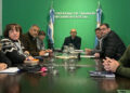 El gobierno mejoró la propuesta a los estatales y anunció que liquidará los haberes de julio con aumento del 3 por ciento