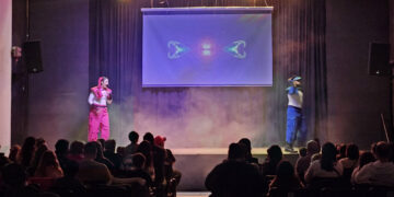 Con un gran marco de público se vive el espectáculo infantil “Nexo y Nexa: Guardianes de la Conexión” en Colón