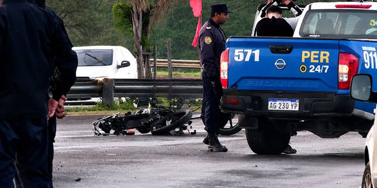 Accidente fatal en Paraná: motociclista murió tras ser embestido por un auto en Avenida Circunvalación
