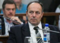 «El voto positivo en favor de la reforma, sin argumentar, del Senador por Colón Ramiro Favre»