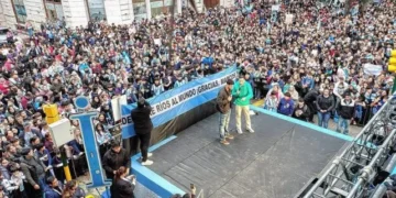 Marcos Senesi llegó a Concordia y fué recibido por una multitud