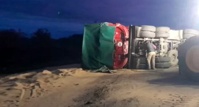 ¨Vuelco de un camión en la RN 18 el conductor resultó herido¨