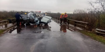 Otro accidente en las rutas entrerrianas: Dos heridos graves tras un choque contra la baranda de un puente en ruta 130
