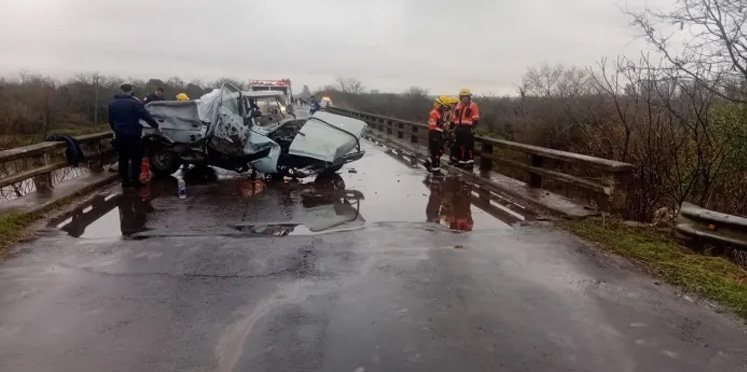 Otro accidente en las rutas entrerrianas: Dos heridos graves tras un choque contra la baranda de un puente en ruta 130