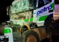 Un camión que transportaba cargas peligrosas chocó en la ruta 14