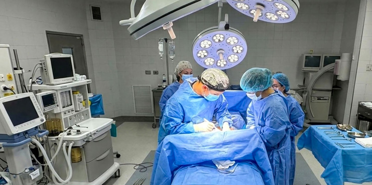 Salud Pública: Realizaron la primera cirugía de reconstrucción torácica con implantes en Concepción del Uruguay