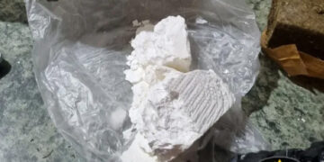 ¿Mensaje? Un hombre fue atacado a balazos: en la casa tenía casi dos kilos de cocaína