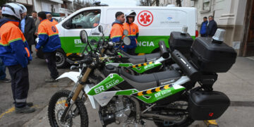 Cuatro nuevas ambulancias y dos motos fueron entregadas a los hospitales San Martín y San Roque de Paraná y al 107