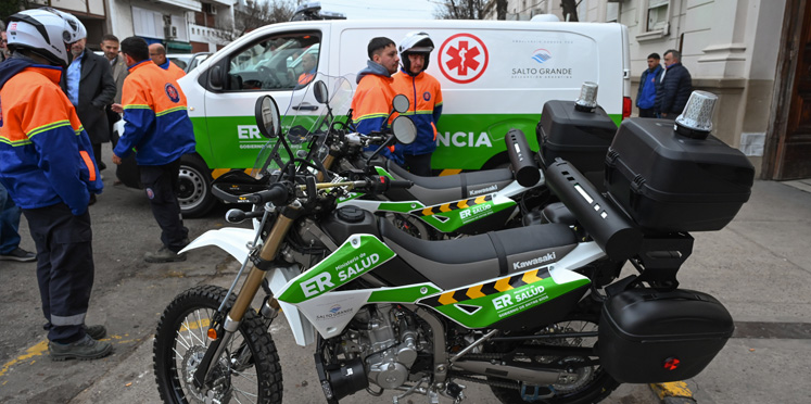 Cuatro nuevas ambulancias y dos motos fueron entregadas a los hospitales San Martín y San Roque de Paraná y al 107