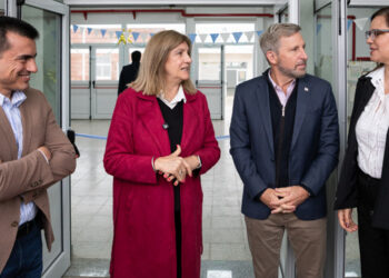 Rosario Romero y Rogelio Frigerio inauguraron la escuela “Del Bicentenario”