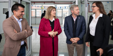 Rosario Romero y Rogelio Frigerio inauguraron la escuela “Del Bicentenario”