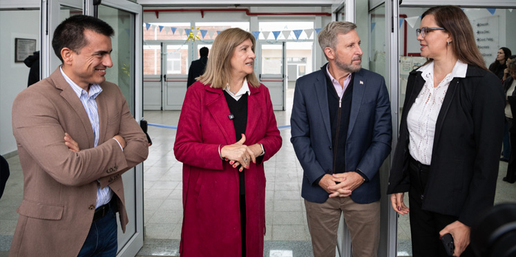 Rosario Romero y Rogelio Frigerio inauguraron la escuela “Del Bicentenario”
