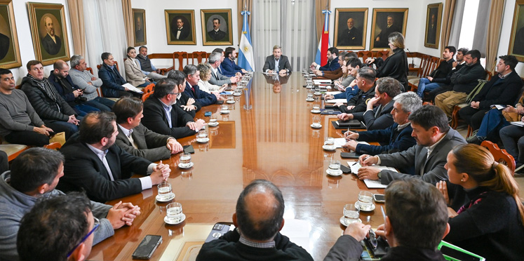 Frigerio reunió a intendentes y funcionarios para coordinar acciones ante el fenómeno de El Niño