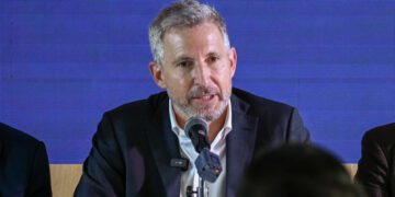 Frigerio presentó las oportunidades de inversión de Entre Ríos ante empresarios europeos en París