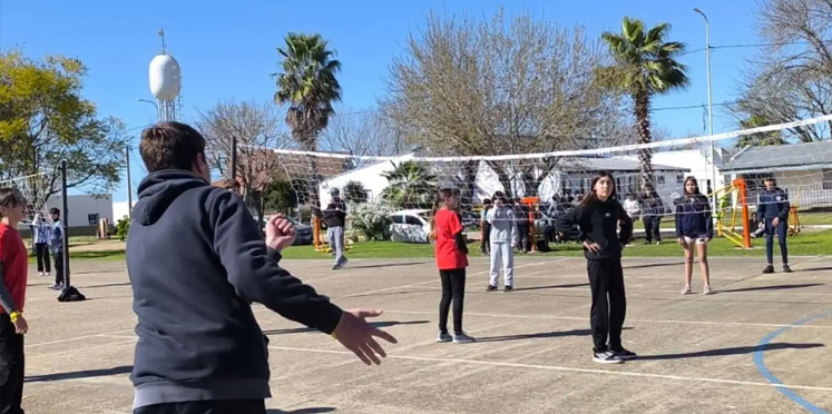 Estudiantes de Colón participaron de jornadas deportivas y recreativas