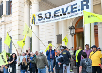 Viales se movilizan a la Legislatura en rechazo a los Consorcios Camineros