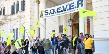 Viales se movilizan a la Legislatura en rechazo a los Consorcios Camineros