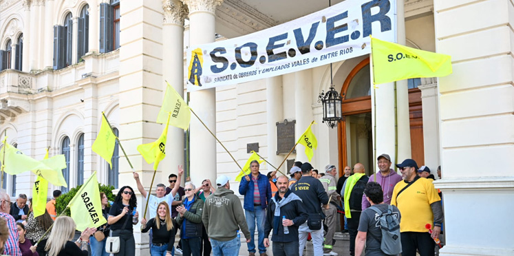 Viales se movilizan a la Legislatura en rechazo a los Consorcios Camineros