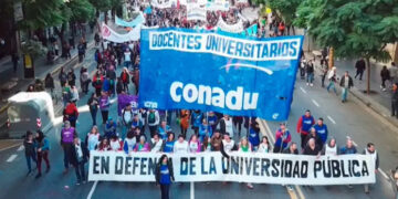 Docentes universitarios rechazaron oferta del 3% y anunciaron un paro de 24 horas