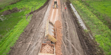 Continúan las tareas de reposición de broza en ruta J