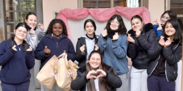 Estudiantes de Gualeguaychú confeccionan almohadones terapéuticos para pacientes intervenidas por cáncer de mama