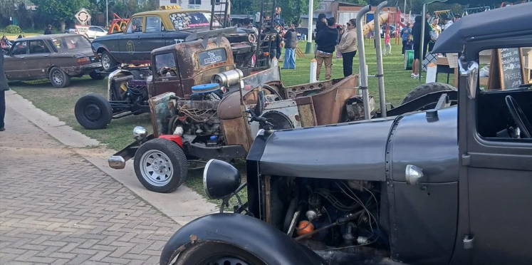 Una tarde de autos y encuentro familiar en Uruguay