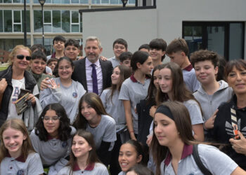 El Gobernador compartió con jóvenes un encuentro para promover el cuidado de la salud mental