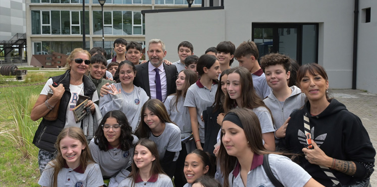 El Gobernador compartió con jóvenes un encuentro para promover el cuidado de la salud mental