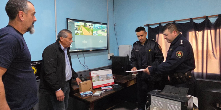 Liebig: El Municipio fortalece el equipamiento de la sala de monitoreo de la Comisaría.
