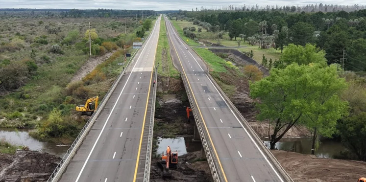 Realizan trabajos preventivos en arroyos de la Ruta Nacional 14 ante posibles lluvias intensas