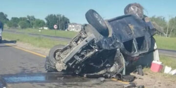 Ruta 14: una camioneta volcó y dejó tres heridos, entre ellos un niño