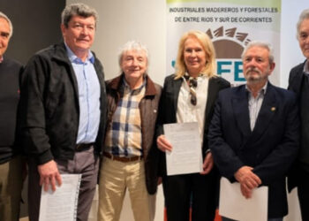 La provincia firmó un convenio para impulsar la construcción de viviendas con madera en Entre Ríos